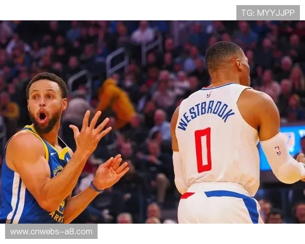 第三节沿河县队连抢进攻篮板，三分雨拉开比分